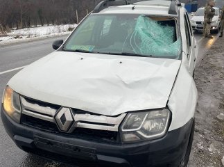 На авто прикордонників вискочив чоловік