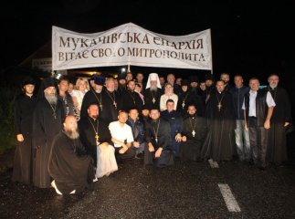 На межі Закарпаття та Львівщини закарпатці урочисто зустріли Митрополита Феодора