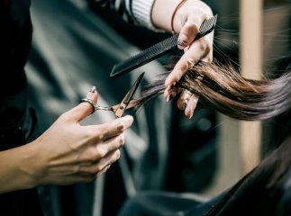 Короткі та довгі: модні стрижки 2024 для жінок