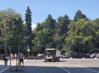 В Ужгороді мили вулиці за допомогою техніки