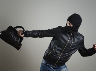 Зловмисник з Берегівщини вкрав в ужгородки сумку