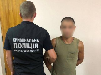 Чоловік проник у будинок, в якому було троє малолітніх діток