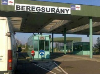 На кордоні з Угорщиною великі черги: поліція сусідньої країни дала деякі поради