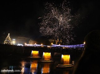 Ужгород зустрів Новий 2019 рік святковими феєрверками 