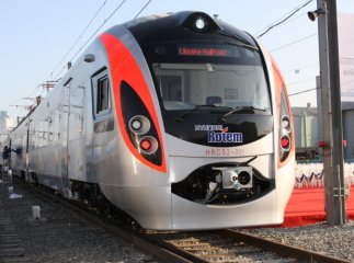 Поїзд Hyundai вкотре зламався, затримавши вісім інших рейсів