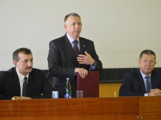 Керівники Закарпаття привітали автомобілістів і дорожників краю