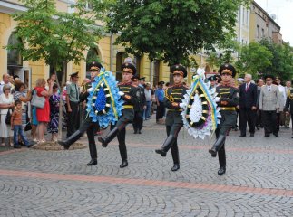 Центр Мукачева "захопили" військові (ФОТОРЕПОРТАЖ)