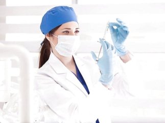 Допис медсестри із зарплатнею 2700 гривень вразив коритувачів інтернету