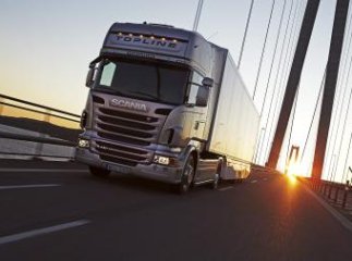 Поліцейські Закарпаття затримали дві вантажівки з нелегальним вантажем