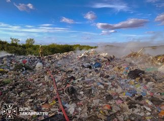 У Берегові запровадили обмеження через пожежу на сміттєзвалищі