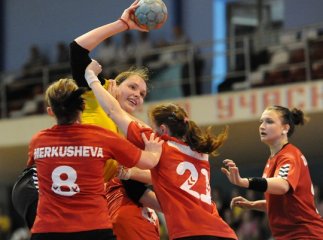 Ужгородські гандболістки наближаються до здобуття міжнародного "Кубку Карпат"