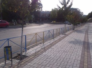 Синьо-жовтий флешмоб триває: у Іршаві фарбують і огорожі (ФОТО)