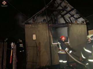 Під ранок в Ужгородському районі горів будинок
