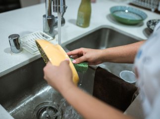 Як мити посуд, щоб не полоскати його