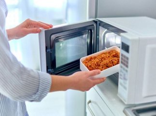 Що не можна розігрівати у мікрохвильовці: це може бути небезпечно