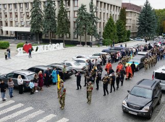У чоловіка залишилися дружина і троє синів: в обласному центрі поховали захисника