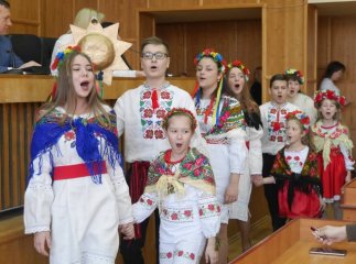 До Ужгородської міськради завітали колядники