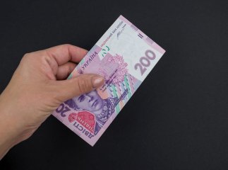 Українці, які мають малі доходи, отримають доплату: хто саме