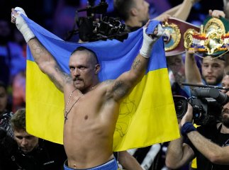 Усик переміг Дюбуа нокаутом