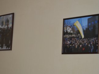 Виставка до Дня Свободи та Гідності триває у фойє Закарпатської ОДА