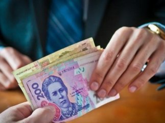 Берегівські правоохоронці спіймали працівника обласного архіву на хабарі