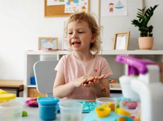 Батьки поєднують роботу з вихованням: нові виплати на дітей у поміч