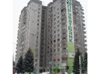 Студент ЗакДУ намагався вистрибнути з ужгородської 16-поверхівки