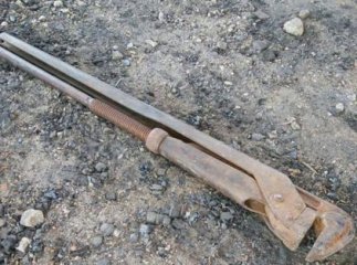 Патрульні Мукачева зловили двох чоловіків, які хотіли зрізати металоконструкції
