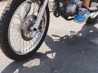Внаслідок ДТП на Закарпатті загинув мотоцикліст. Він врізався у бетонну огорожу