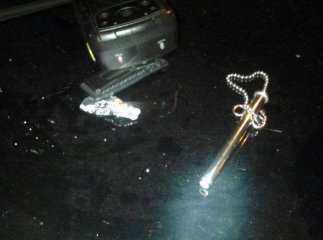 Чоловік та двоє жінок катались по Ужгороду із наркотиками та величезним ножем у автівці