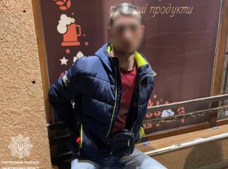 На Закарпатті чоловік влаштував стрілянину в під‘їзді будинку На Закарпатті чоловік влаштував стрілянину в під‘їзді будинку