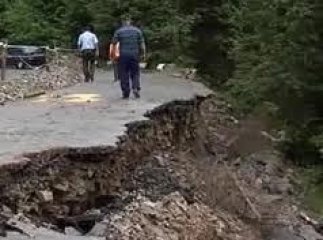 Їздити Синевирським перевалом небезпечно для життя (ВІДЕО)