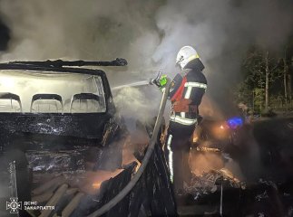 Не полярне сяйво, а палаючий гараж: на Тячівщині стався інцидент