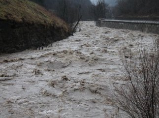 На Рахівщині селевий потік змив дорогу на Драгобрат