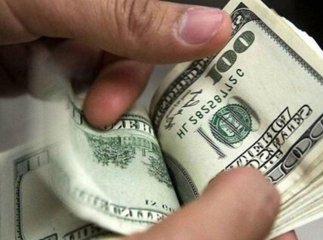 Курс долара в Україні знову знизиться