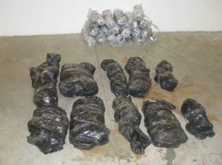 Прикордонники разом із митниками затримали на Закарпатті велику партію контрабандного бурштину