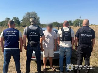 Викрито трьох осіб, які переправляли чоловіків за кордон