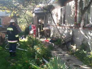 Закарпатка ледь не згоріла заживо у власному будинку
