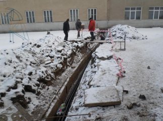 В одній із шкіл Рахівщини завдяки меценату вдалося замінити старі труби теплотраси