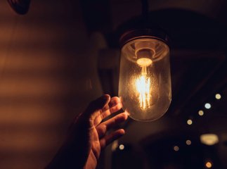 Графік відключень на 8 грудня: коли в понеділок надовго вимикатимуть світло