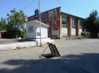 Біля термальних басейнів у Берегові поцупили люк (ФОТО)
