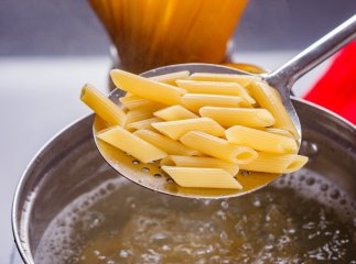 Як зварити макарони, щоб не злипалися