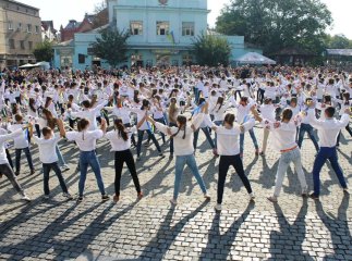 В рамках Дня міста Ужгород відбувся масштабний танцювальний флешмоб