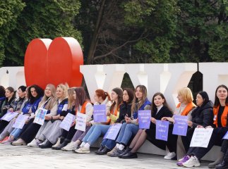 У Міжнародний день боротьби за права жінок в Ужгороді провели низку заходів