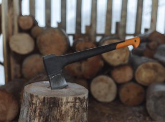 13-річний підліток поранився сокирою