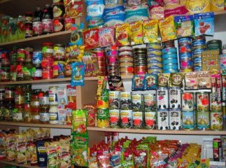На Ужгородщині із магазину чоловік серед білого дня вкрав продукти харчування