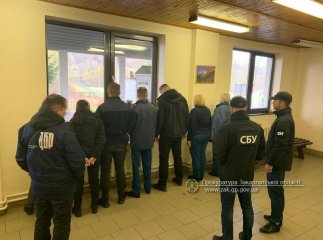 Спецоперація на КПП «Малий Березний»: правоохоронці викрили злочинну схему
