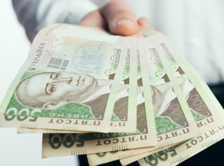 Гроші досі не надійшли на картку: чому затримують виплати і хто отримає кошти у найближчі дні Гроші досі не надійшли на картку: чому затримують виплати і хто отримає кошти у найближчі дні