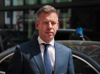 «Нехай спочатку потренуються»: в прем’єра Угорщини Мадяра кинули яйцем