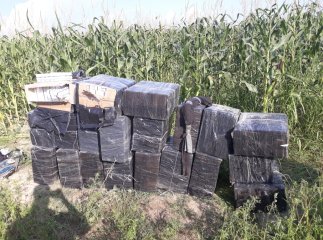 Погоня за трактористом: водій перекинув причеп, але зумів втекти